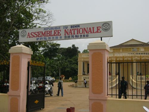 Article : B&eacute;nin. Vote de la loi sur un nouveau d&eacute;coupage administratif : quelle place pour les archives nationales?
